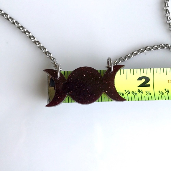 Dark red & glitter resin moon phase necklace - Picture 10 of 11